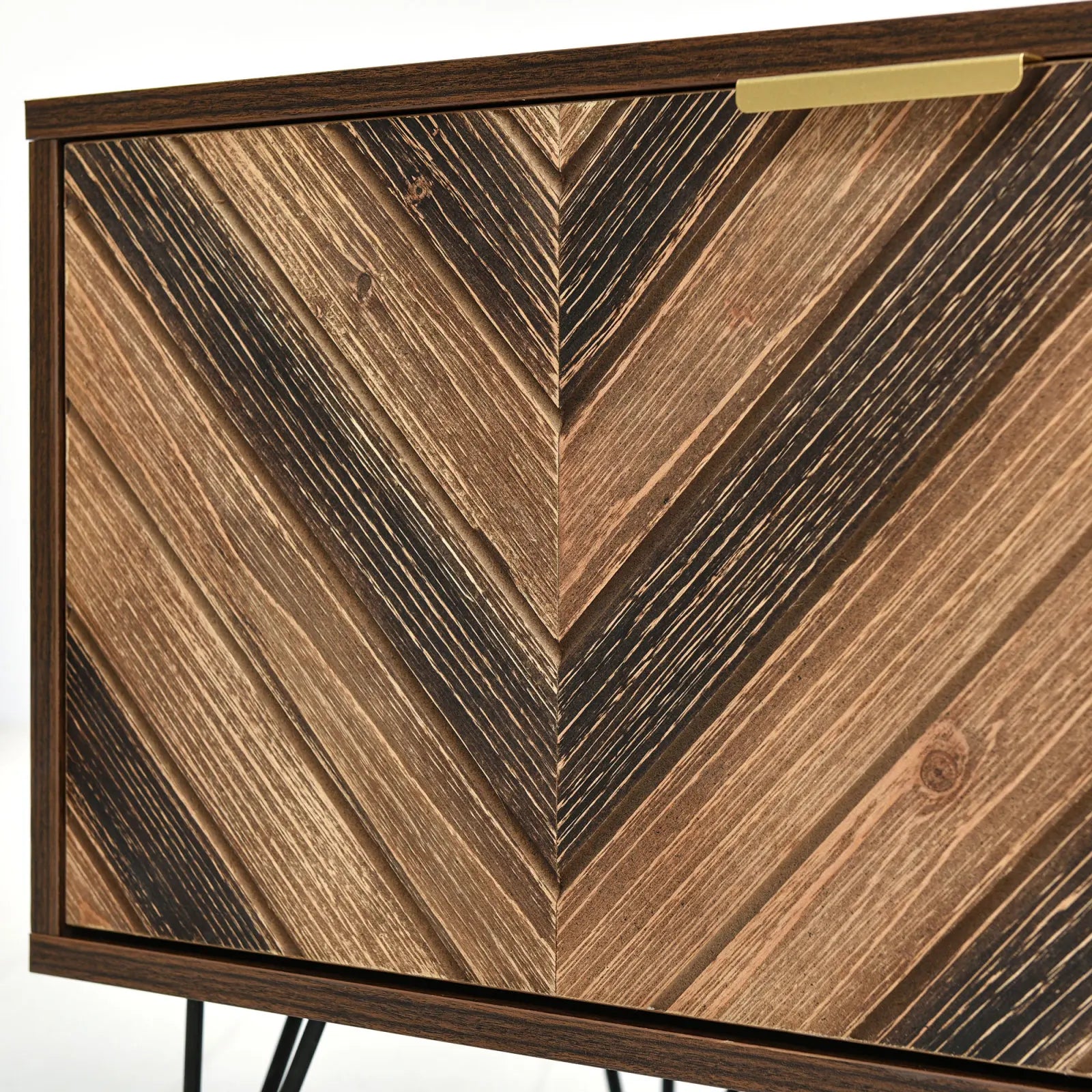 Elegantes TV-Lowboard mit Holzfurnier, 2 Türen, Metallfüßen und Goldgriffen – 155 cm